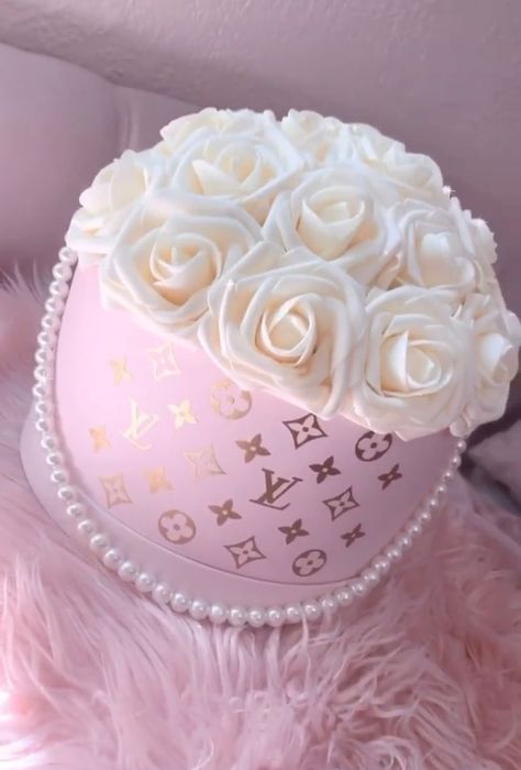 Luxury Bouquet, Arte Aesthetic, Diy Bouquet Wrap, Best Gift Baskets, Roses Art, Pink Birthday Cakes, Look Rose, Louis Vuitton Pink, Elegant Birthday