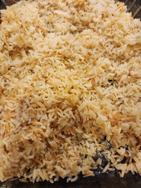 This delicious rice pilaf comes together quick and is so easily made in the oven! Baked Rice Pilaf, Oven Baked Rice, Easy Rice Pilaf, Rice Bake Recipes, Buttery Rice, Rice In The Oven, Shawarma Spices, Rice Pilaf Recipe, Pilaf Recipes