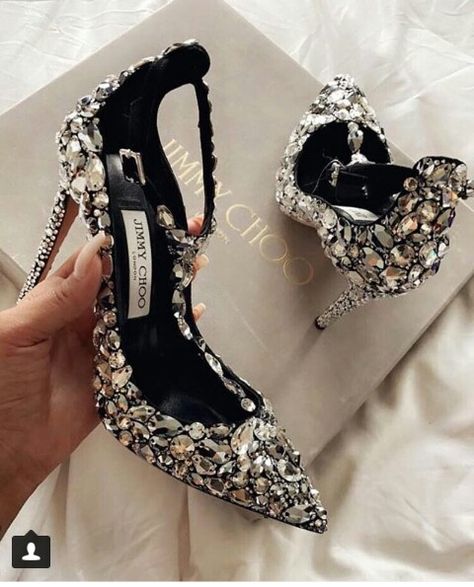 Farha noor Hak Tinggi, Homecoming Shoes, Afrikaanse Mode, High Heels Boots, Jimmy Choo Heels, Fancy Shoes, Gorgeous Shoes, Fabulous Shoes, Hot Shoes