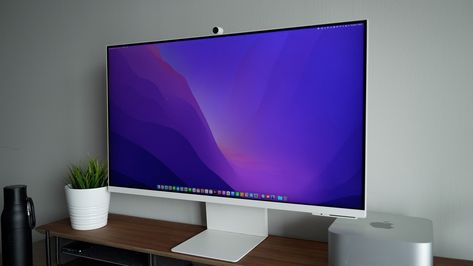 Samsung's New 32-Inch 'M8' Display vs. Apple's Studio Display - MacRumors Apple Display, Apple Studio Display, Karbala Photos, Tv Options, Mac Setup, Editing Suite, Game Programming, Medical School Motivation, Mac Mini