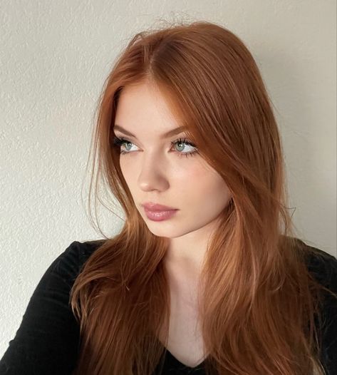 Isabella Vitiello, Dark Orange Hair, Orange Brown Hair, Dark Ginger Hair, Orange Hair Dye, Ginger Hair Dyed, Winter Hair Trends, Cheveux Oranges, Hair Color Orange