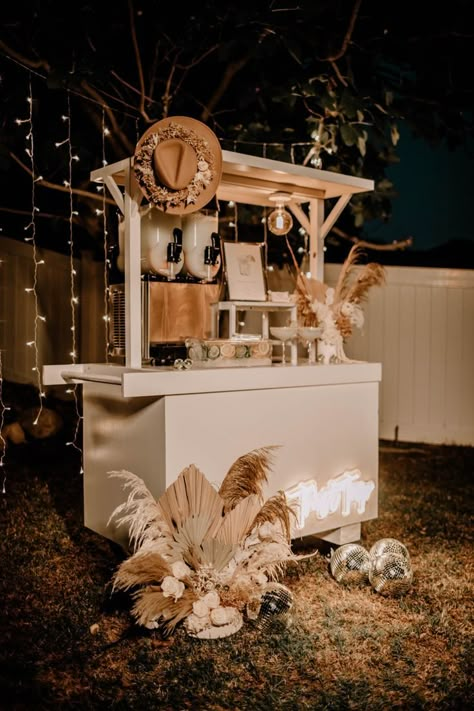 Have your favorite drink at the wedding. Decorate this mobile Margarita cart, and let the good times flow. See more nuetral boho wedding ideas. #bohowedding #nuetralwedding #wedding cocktails #discoballs #bohodecor #weddingchicks Wedding Shower Drinks, Bohemian Food, Boho Wedding Food, Boho Wedding Guest Book, Iced Lattes, Boho Wedding Backdrop, Wedding Drink Station, Boho Bar, Polaroid Wedding