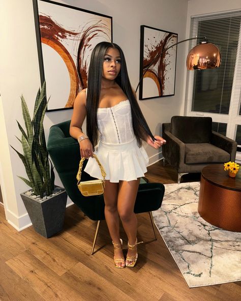 Birthday Guest Outfit Black Women, White Dress Baddie, Party Outfits Baddie, Going Out Birthday Outfit, Birthday Outfits Baddie, Summer Birthday Outfit Ideas, Baddie Graduation Outfit, Dress Outfits Black Women, Restaurant Outfit