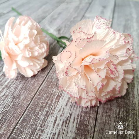 Diy Carnation Flower, Diy Paper Flowers Tutorial, Crepe Paper Flowers Tutorial, Crepe Flowers, Disney Money, Crepe Paper Flowers Diy, Paper Flower Centerpieces, Rose Diy, Săpunuri Handmade