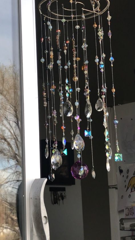 Sun Catcher With Beads, Sun Catcher Aesthetic, Sun Catcher Ideas, Sun Catchers Diy, Sun Catcher Diy, Diy Sun Catcher, Light Catchers, Organizing Jewelry, Ideas For Organizing