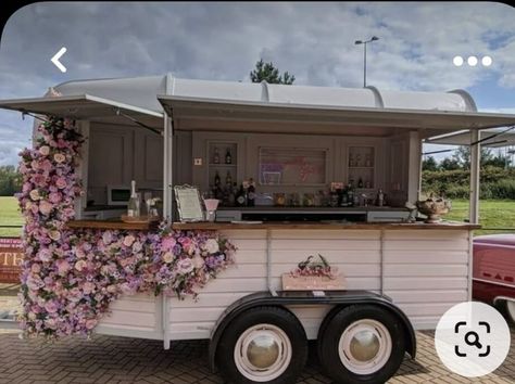 Mobile Bar Trailer, Horse Trailer Conversion, Foodtrucks Ideas, Horse Box Conversion, Coffee Food Truck, Gin And Prosecco, Prosecco Bar, Mobile Cafe, Catering Trailer