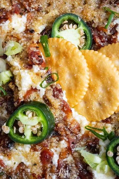 This Jalapeno Popper Dip recipe is rich, creamy, spicy, and tons of flavor. This dip is loaded with spicy jalapenos and bacon!! Popper Dip Recipe, Jalapeno Popper Dip Recipe, Jalapeno Popper Dip, Popper Dip, Bacon Dip, Jalapeno Recipes, Crowd Pleasing Appetizers, Jalapeno Popper, Dip Recipes Easy