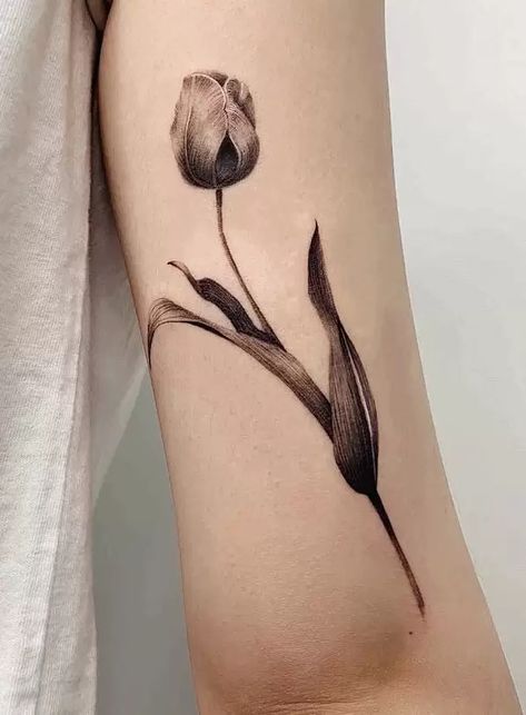 Realistic Flower Tattoo, Tulip Tattoo, Bunny Tattoos, Sharpie Tattoos, Modern Tattoos, Large Tattoos, Spine Tattoos, Aesthetic Tattoo, Henna Tattoo Designs