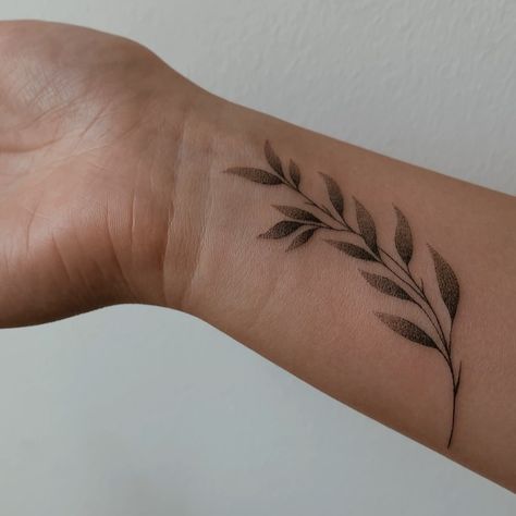 Stipple Leaf Tattoo, Botanical Stick And Poke, Hand Poke Tattoo Designs, Hand Poked Tattoo Ideas, Hand Poke Tattoo, Botany Tattoo, Handpoke Tattoo Ideas, Plume Tattoo, Learn To Tattoo