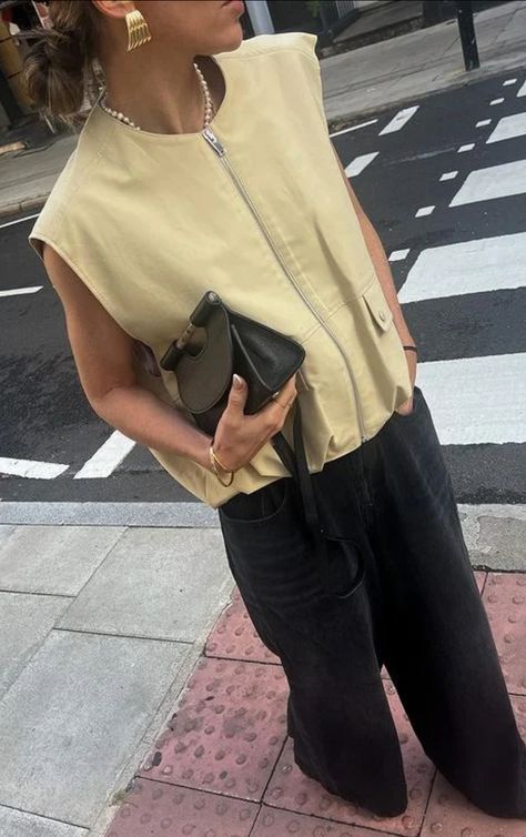 Cropped Waistcoat, Brown Waistcoat, Waistcoat Outfit, Coat Elegant, School Outfit Women, Outfit Trends, Trendy Outfit, Vest Coat, Linen Pants Women