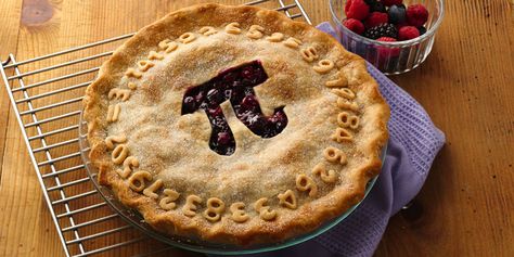 What is Pi Day? The History of an Irrational Holiday | Sporcle Blog Pi Party, Pi Day Party, Berry Pie Recipe, Triple Berry Pie, Pi Pie, Pizza Sweet, Pie Pops, Happy Pi Day, Pie Day