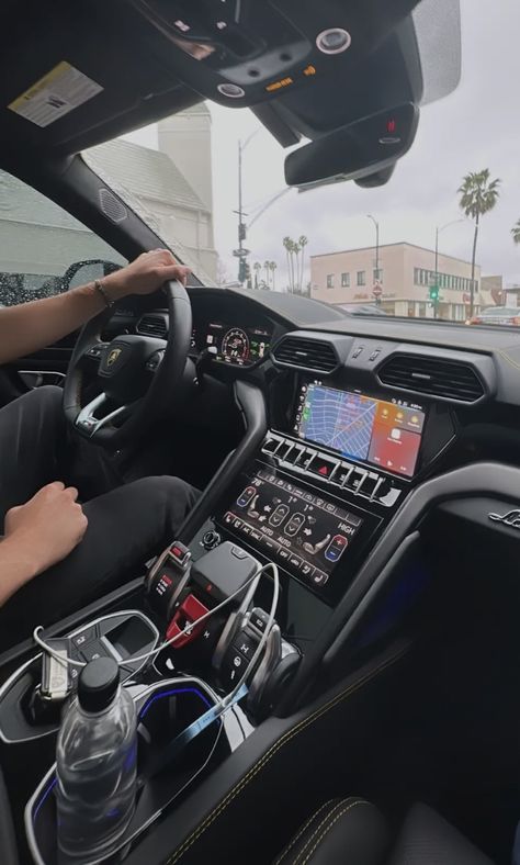 Lamborghini Urus Interior, Istanbul Photography, Cool Car Accessories, Lux Cars, Mercedes Sl, Street Style Outfits Men, Driving Pictures, Bff Pictures, Classy Cars