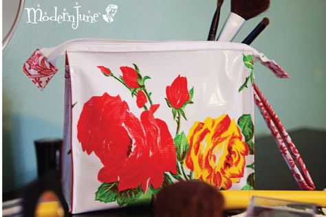 Make up bag pattern from Sewing with Oilcloth by Kelly McCants Oil Cloth Projects Diy, Oilcloth Sewing Projects, Oilcloth Bags, Oil Cloth Bags, Cloth Ideas, Great Questions, Make Up Bags, Daisy Mae, Kids Sewing