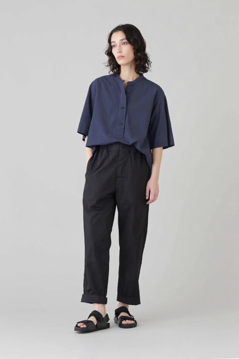 Gender Neutral Business Casual, Japanese Work Outfit, Professor Clothes, Blue Shirt Black Pants, Minimal Fashion Style, Black Pants Outfit, Tomboy Femme, Job Clothes, Style Roots