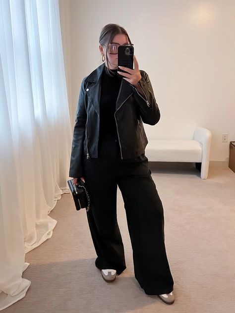 Black Wide Leg Pants Outfit Casual, Black Wide Leg Trousers Outfit, Wide Leg Black Pants Outfit, Trousers Outfit Winter, Black Trouser Outfit, Black Trousers Outfit, Wide Leg Trousers Outfit, Wide Leg Outfit, Julia Marie