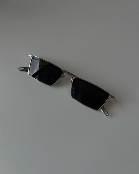 Men Sunglasses Aesthetic, Stylish Glasses For Men, Classy Glasses, Glasses Inspiration, Mens Glasses Fashion, Trendy Glasses, Fashion Eye Glasses, Men Stylish Dress, Guys Clothing Styles