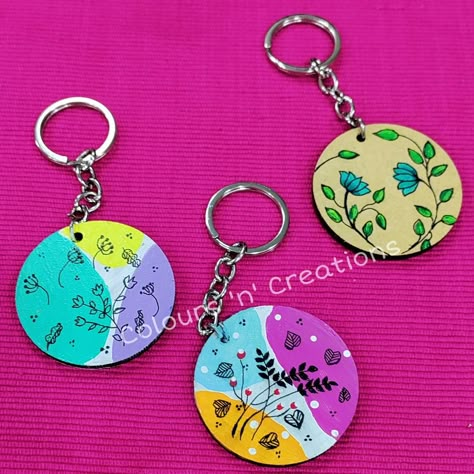 Wooden Painted Keychains, Wood Keychain Painting, Wooden Keychain Painting Ideas, Hand Painted Keychain Ideas, Mdf Keychain Painting, Painted Keychain Ideas, Mdf Keychain Painting Ideas, Wooden Keychain Painting, Hand Painted Keychain