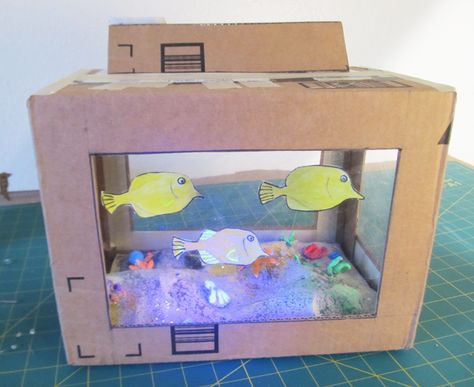 Diy Aquarium School Project, Paper Aquarium, Fish Tank Valentine Box Ideas, Craft Fish Tank, Cardboard Aquarium, Fish Tank Craft, Fish Tank Valentines Boxes, Fake Aquarium Diy, Cardboard Box Crafts For Kids