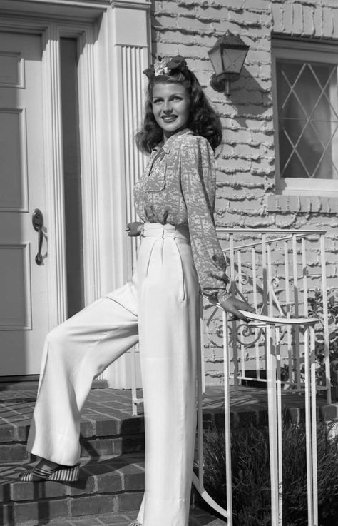 Rita Hayworth Outfits, Rita Hayworth Style, 1940 Fashion Women, 1950s Fashion Casual, Gilbert Adrian, 1940s Hollywood, 40s Outfits, 1940s Fashion Women, 1940s Women