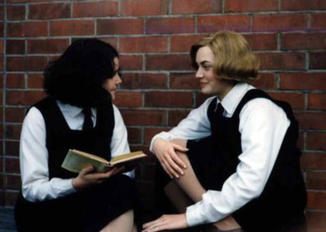 Pauline Parker (Melanie Lynskey) and Juliet Hulme (Kate Winslet) in Heavenly Creatures. Film 1990, Melanie Lynskey, Heavenly Creatures, Steven Knight, Women Wearing Ties, Teens Movies, What Happened To Us, Dark Love, Girls Together