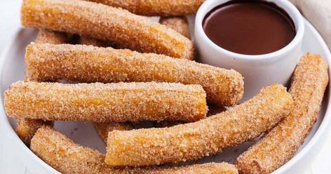 Vegan Churros, Churro Recipes, Easy Churros, Homemade Chocolate Sauce, Bakery Sweets, Homemade Churros, Mitochondrial Health, Churros Recipe, Vegan Caramel