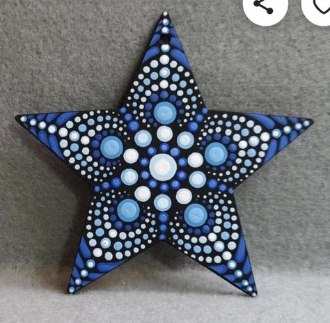 Mandala Snowflake, Polka Dot Art, Christmas Mandala, Mandala Jewelry, Snowflake Craft, Mandala Art Therapy, Mandala Art Lesson, Painted Christmas Ornaments, Mandala Design Art