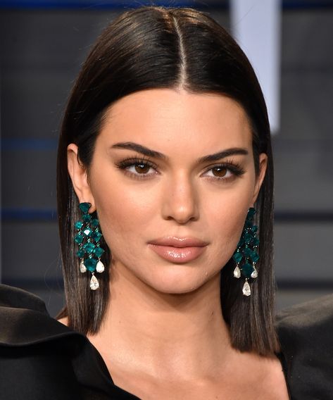 25 Long Bob Haircuts for Any Face Shape - Kendall Jenner from InStyle.com Kendall Jenner Haircut, Slick Straight Hair, Longbob Hair, Kendall Jenner Hair, Jenner Hair, Long Bobs, Hair Tuck, Long Bob Haircuts, Lob Haircut