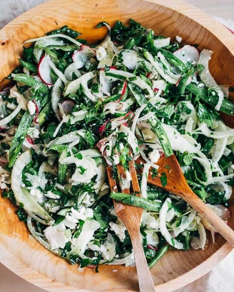 lily's lemony fennel, radish, and kale salad فاصوليا خضراء, Beautiful Salad, Kale Salad, Radishes, Fennel, Soup And Salad, Kale, Salad Recipes, Broccoli