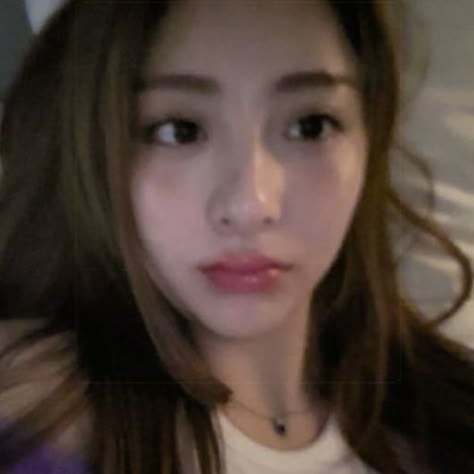 lesserafim yunjin icon cute pfp kpop selfie selca Yunjin Lq, Yunjin Kim, Lesserafim Yunjin, I Love Girls, Girls In Love, Girl Icons, Kpop Girl Groups, Ulzzang Girl, Korean Girl