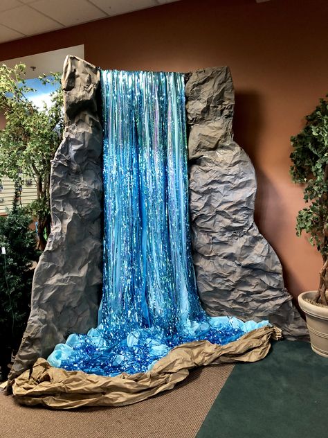 VBS waterfall Vbs Waterfall, Waterfall Decoration, Jungle Decorations, Vbs Themes, Vbs Crafts, Jungle Party, Candy Christmas, Hawaiian Party, Camping Theme