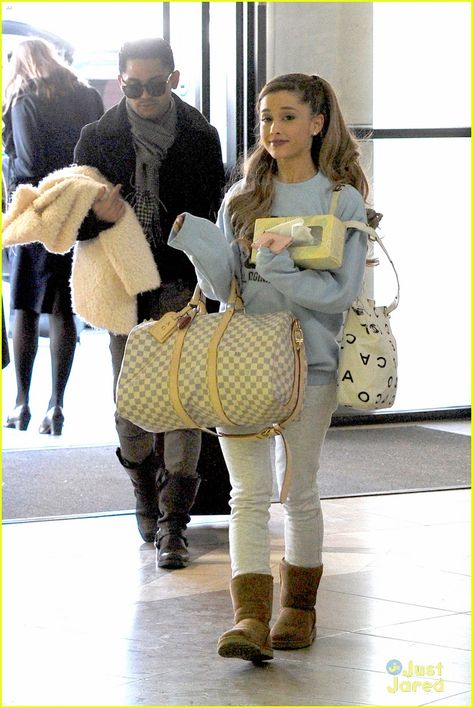 Ariana Grande Airport, My Everything Ariana Grande Photoshoot, Ariana Grande 2014, Travelling Outfit, Lounge Outfits, Nyc Fits, Hard Working Women, Ariana Grande Outfits, Somewhere Over The Rainbow