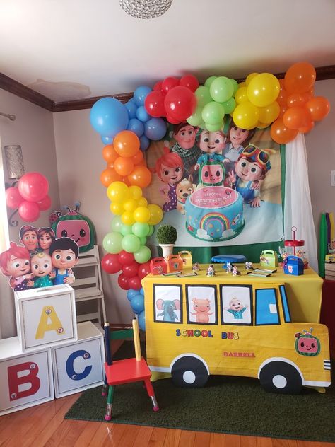 Cocomelon School Bus Party Table, Cocomelon Second Birthday Ideas, 1st Birthday Party Decorations Cocomelon, Festa Cocomelon, Cocomelon Souvenir Ideas, Classy Cocomelon Party, Coco Melon Birthday Party Ideas, Cocomelon Party Ideas For Boy, Back To School Crafts For Kids