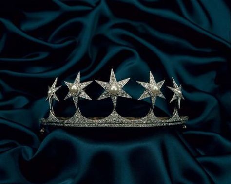 Star Tiara, Star Crown, Ravenclaw Aesthetic, Danielle Steel, The Lunar Chronicles, Royal Crowns, Pearl Tiara, Royal Tiaras, Crowns And Tiaras