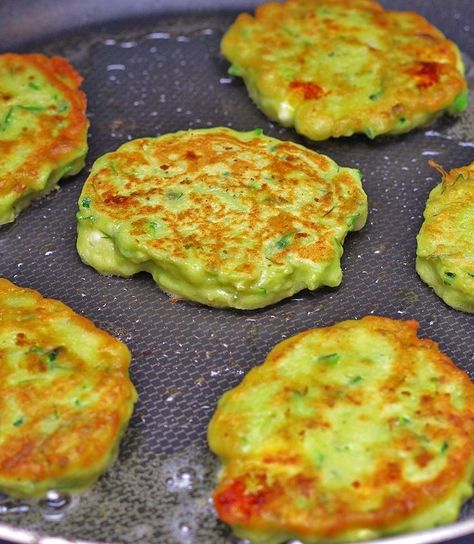 Avocado-Zucchini-Feta Fritters with Avocado dip Avocado Zucchini, Zucchini Feta, Sour Cream Dip, Stuffed Pepper Dip, Cream Dip, Avocado Dip, Zucchini Squash, Ripe Avocado, Latest Recipe