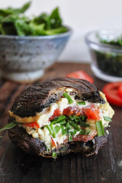 This Rawsome Vegan Life: PORTOBELLO MUSHROOM CASHEW CHEESE BURGERS Burger Cups, Raw Vegan Dinners, Bunless Burger, Cheese Burgers, Raw Vegan Diet, Mushroom Burger, Cashew Cheese, Dinner Prep, Cheese Burger