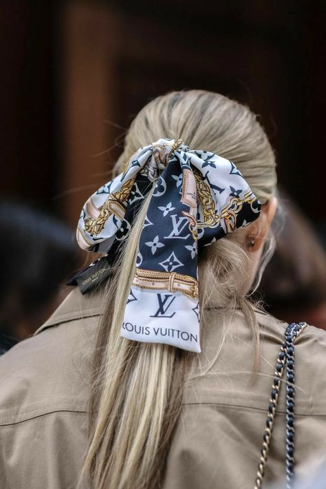 Gucci Scarf Outfit, Street Style Hair, Silk Scarf Outfit, Louis Vuitton Outfit, Rhinestone Slides, Louis Vuitton Scarf, London Fashion Week Street Style, Designer Silk Scarves, Silk Scarf Hair