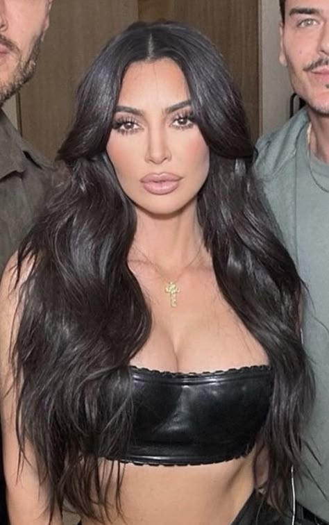 Kim Kardashian Beach Waves, Kim K Beach Waves, Kim K Wet Hair Look, Kim K Hairstyles, Kim Kardashian Family, Kardashian Fashion, Kim Kardashian Hair, Kim K Style, Kardashian Family