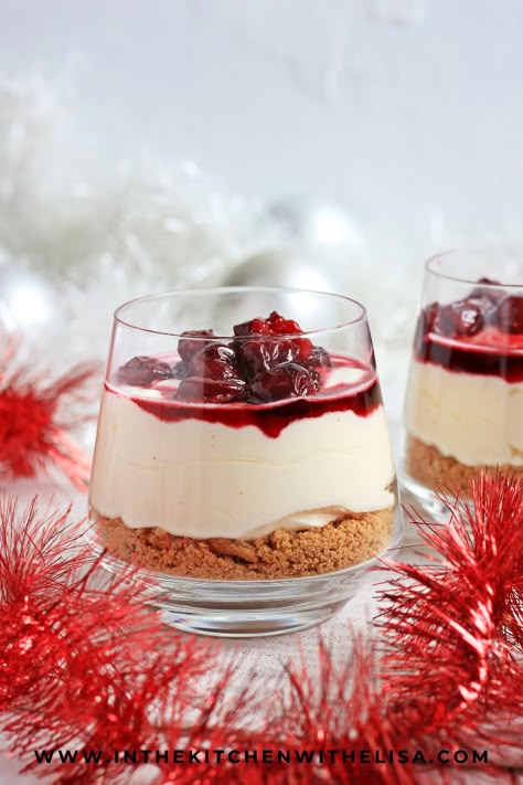 Layered Desserts In Glass Bowls, Deserts In A Glass Ideas, Dessert Glass Ideas, Glass Deserts Ideas, Dessert In Champagne Glasses, Desert In A Glass Ideas, Dessert In Glasses Ideas, Dessert In A Glass Ideas, Wine Glass Desserts