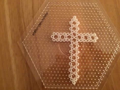 Perler Beads Cross, Jesus Perler Beads, Christian Perler Bead Patterns, Cross Perler Beads, Pink Perler Beads, Fuse Bead Ideas, Hama Beads Christmas, Hamma Beads Ideas, Easy Perler Bead Patterns