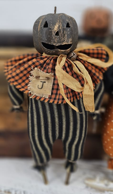 Primitive Pumpkin Patterns, Halloween Primitives, Primitive Fall Crafts, Prim Halloween, Simple Halloween Decor, Jack Pumpkin, Primitive Halloween Decor, Rustic Halloween Decor, Halloween Shadow Box