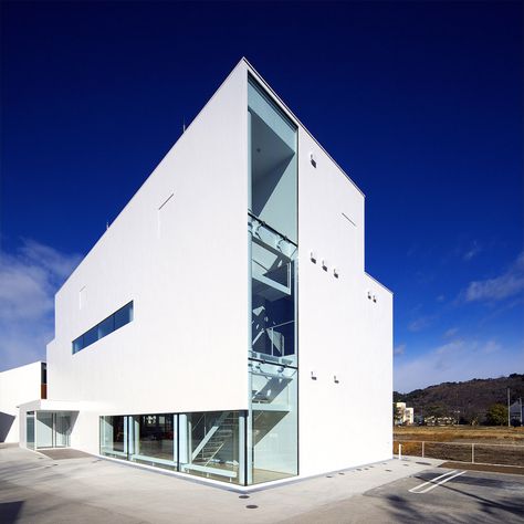 satoru hirota architects: GaW office + warehouse Simplicity Architecture, Small Commercial Office, Warehouse Exterior Design, Simple Modern Office, Patterns Architecture, Modern Office Building, Office Warehouse, Warehouse Design, Self Storage