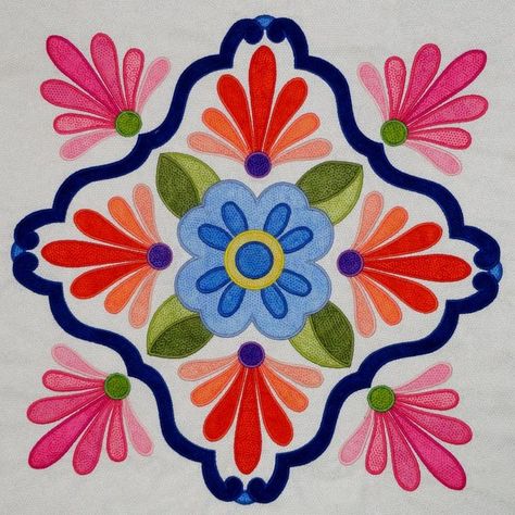 Motif Arabesque, Mexican Pattern, Creeper Minecraft, Mexican Embroidery, Mexican Tile, Talavera Tiles, Mexican Designs, Hand Painted Tiles, Polymer Crafts