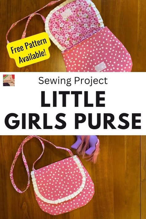 Are you looking for a free sewing purse pattern to sew for a toddler or small child? Learn about this precious free girls purse pattern from Sewing Times. Kids Purse Diy, Diy Purse For Toddler, Sewing Times, Girls Sewing Projects, Purse Patterns Free, Toddler Purse, Purse Sewing Patterns, Kids Purse, Toddler Bag