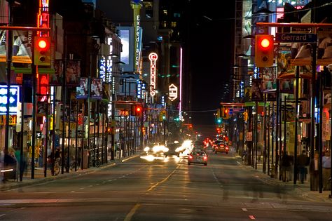 Did You Know? The longest street in the world is Yonge street in Toronto Canada measuring 1,896 km (1,178 miles). Living In Canada, Limo Ride, Toronto Airport, Yonge Street, Guinness Book, Only Live Once, Move Abroad, Toronto Canada, Historical Sites