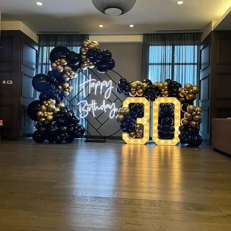 Black/Gold Balloon garland with a 30 Marquee sign Black And Gold 50th Birthday Backdrop, 30th Birthday Balloons Decoration Men, 75th Birthday Centerpieces Ideas For Men, Decoration For Men's Birthday, 30th Birthday Parties Men, 35th Birthday Backdrop Ideas, 30th Birthday Backdrop For Men, Men Black And Gold Party Ideas, Husband 30th Birthday Ideas Decoration