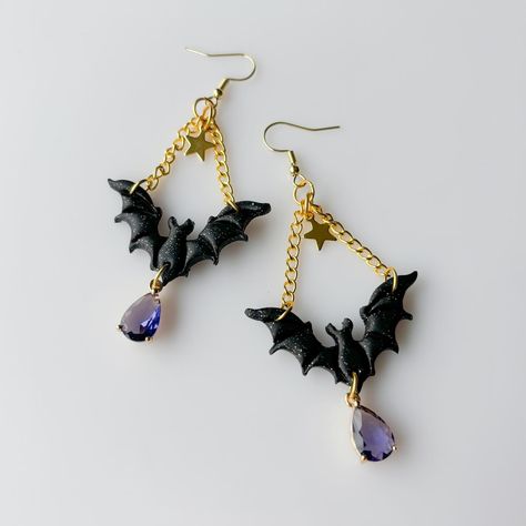 okay ALL seasonal stuff is a vibe - but halloween will ALWAYS have the crown😤😤💀👻🎃 halloween earrings !!! • 09.14 at 1PM PST👻 Accesorios Aesthetic, Creepy Earrings, Earrings Funny, Funny Earrings, Earrings Aesthetic, Barbie Toys, Halloween Earrings, Fun Earrings, The Crown