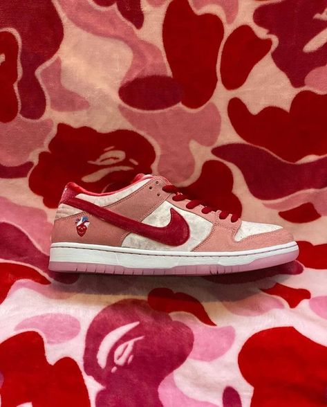 Nike SB Dunk Low StrangeLove,Nike Dunk Low Pink, Pink Nike SB Dunk Dream Dresser, Sb Dunks, Nike Sb Dunk Low Pro, Accessory Inspo, All Nike Shoes, Tenis Nike, Nike Sb Dunk Low, Nike Sb Dunks Low, Nike Sb Dunk