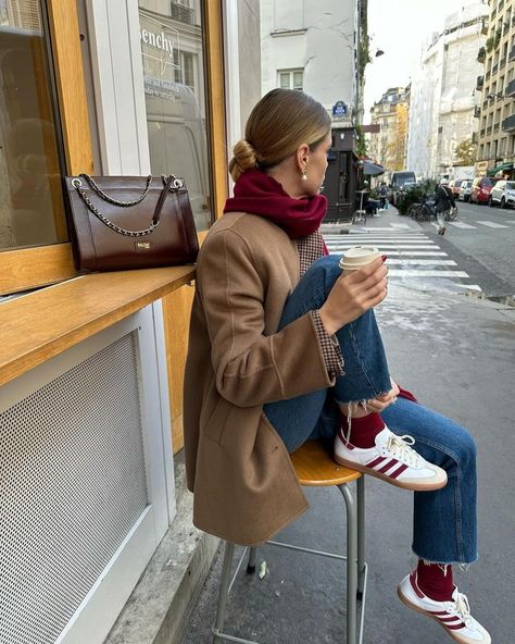 Madrid Street Style, Madrid Outfits, Parisian Outfits, Burgundy Outfit, Europe Outfits, Sophisticated Outfits, Autumn Fits, Cold Weather Outfits, Tomboy Fashion