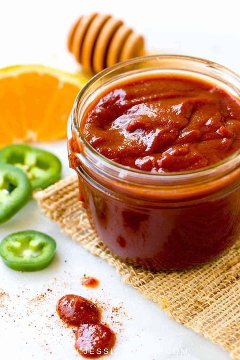 Homemade barbecue sauce with sweet notes and spicy flavor. It's the perfect condiment for grilled meats and other summertime BBQ recipes. #barbecuesauce #bbqsauce #bbq #sauce Barbaque Sauces, Homemade Barbecue Sauce Recipe, Recipes Sauces, Delicious Sauces, Make Bbq Sauce, Braised Chicken Breast, Healthy Breakfast Bowl, Homemade Bbq Sauce Recipe, Homemade Barbecue