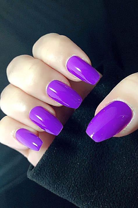 Bright Purple Acrylic Nails, Neon Nails Aesthetic, Dark Lavender Nails, Purple Neon Nails, Hot Purple Nails, Bright Purple Nails, Fun Purple Nails, Neon Purple Nails, Nails Plain